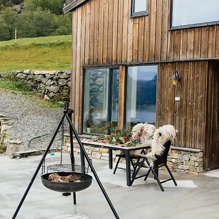 Holiday home Ein Heilt Spesiell Lave I *